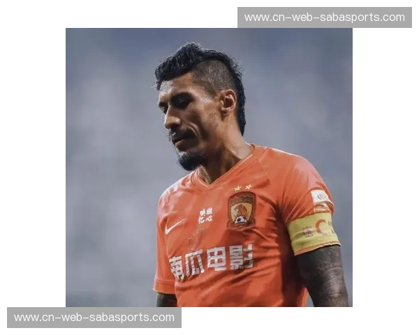 巅峰对垒与城市勋章：恒大vs泰达，那一抹被绿茵珍藏的铁血与柔情